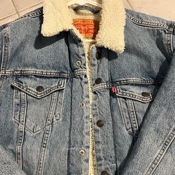 Levi’s Sherpa Trucker Distressed Wash Denim Jacket M - Picture 2 of 16